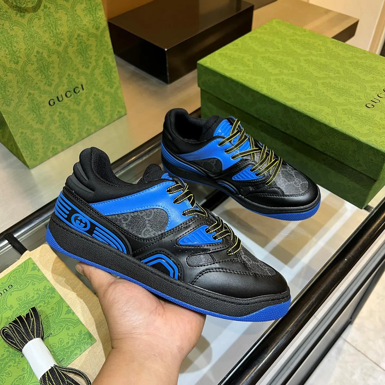 👟👟Ex-factory price 600👟👟 Men's size +10 high version, the top version of 2022 Gucci low-top sneakers! The new colors are reproduced one to one. New style for early spring, creating a perfect style💣💣💣street style🔥🔥🔥cool and trendy C-level fashionable outfit with a retro and futuristic feel🌹🌹🌹classic boot shape + British color-blocking design, super eye-catching. Various leather splicing, original reverse mold last type, imported high-end knitting needles showing exquisite texture! Open mold to customize high-density TPU outsole. 15 colors come out first. Size: Female 35-41 Male 39-46
